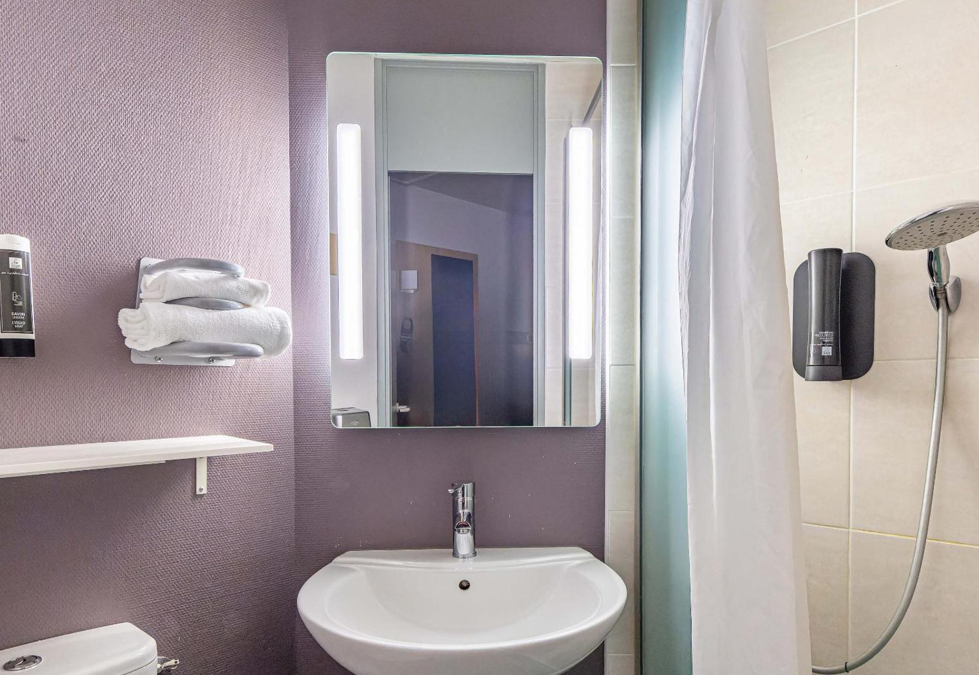 B&B Hôtel Poitiers 1 Futuroscope Chasseneuil-du-Poitou Esterno foto